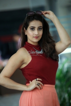 Call Girls In Udyog Vihar Gurgaon { 8448421148 @'5 Star Hotels Gurgaon Escorts Service 24/7 NCR